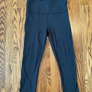 Athleta XS Black Capri Leggings with Pockets